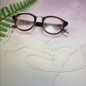 Acrylic “Must Have” Glasses/Mask Super Chic Holder